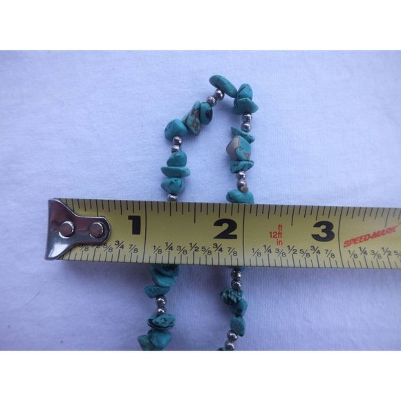 Crushed Green Stone and Silver 8" Bead Bracelet, Vintage Southwestern Style - Picture 4 of 4